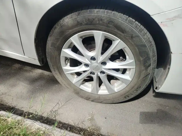 Roewe i5 — Фото автомобиля 24