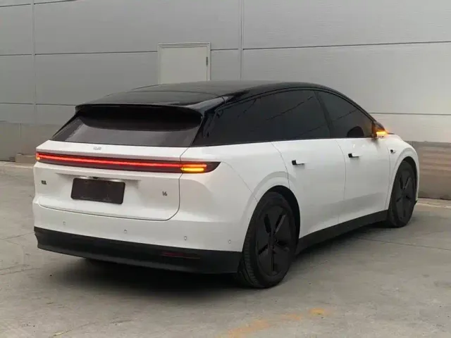 Li Auto Li Auto i6 2025 2WD Base Model — Фото автомобиля 9