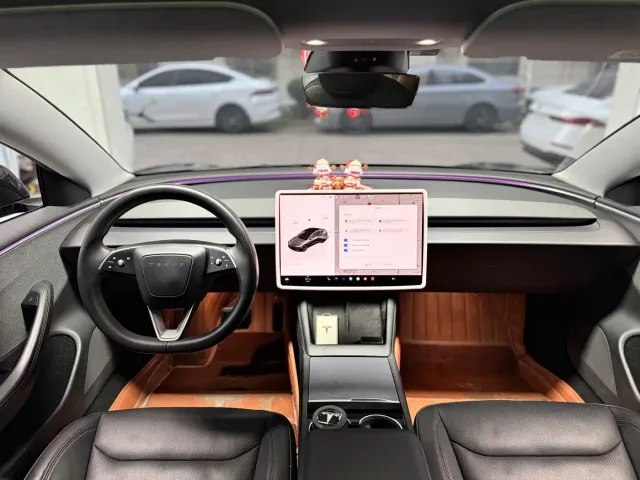 Tesla Model 3 — Фото автомобиля 5
