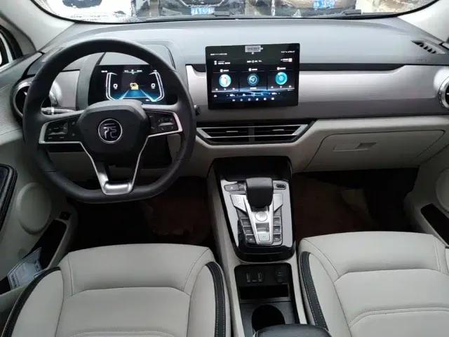 BYD Yuan Pro — Фото автомобиля 12