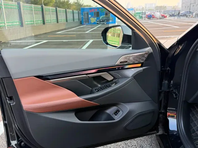 BMW 5 Series — Фото автомобиля 5