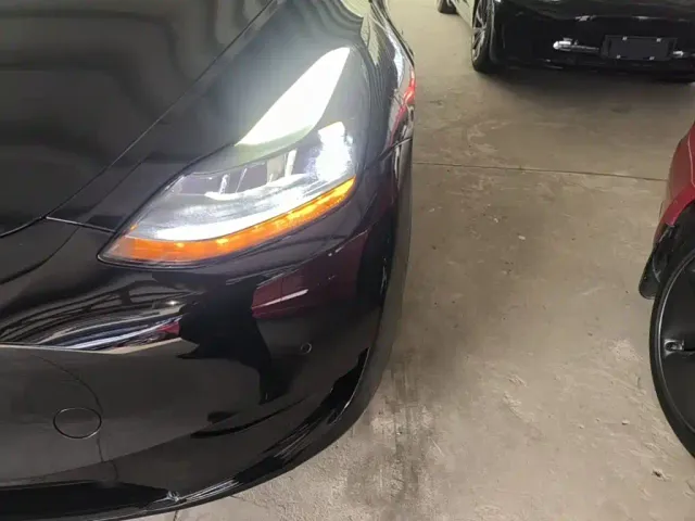 Tesla Model Y — Фото автомобиля 23
