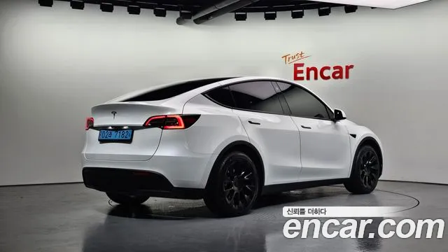 Tesla Model Y — Фото автомобиля 2