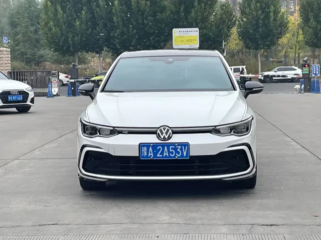 Volkswagen Golf — Фото автомобиля 2