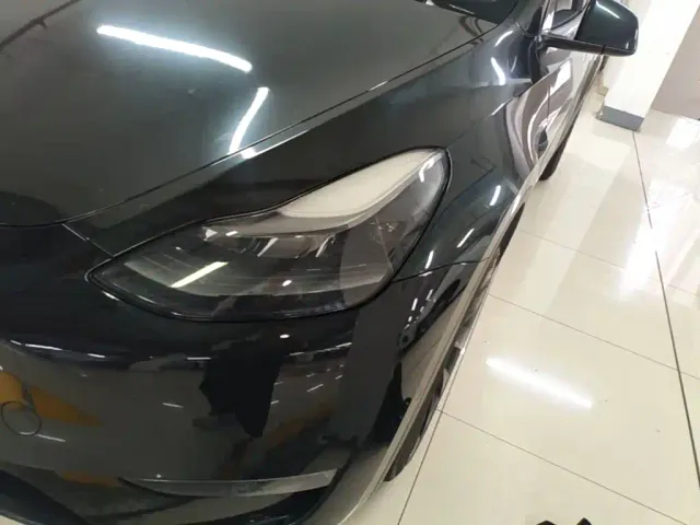 Tesla Model Y — Фото автомобиля 23