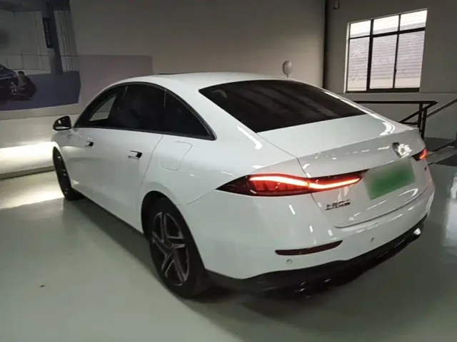 Roewe D7 — Фото автомобиля 4