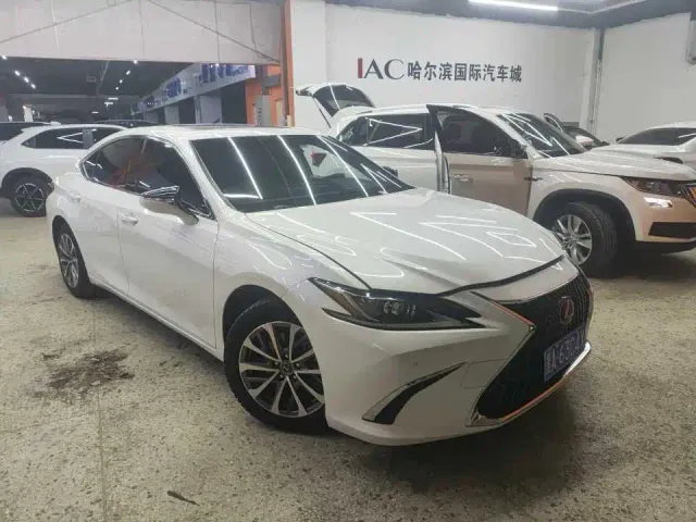Lexus ES — Фото автомобиля 5
