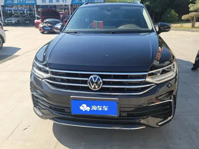 Volkswagen Tiguan L — Фото автомобиля 2