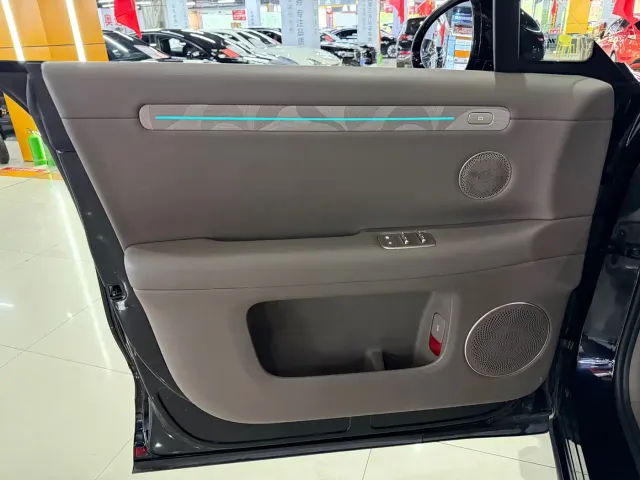 IM Motors LS6 — Фото автомобиля 19