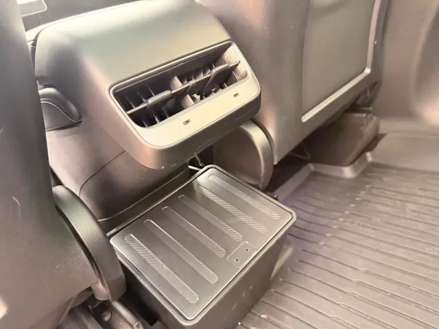 Tesla Model Y — Фото автомобиля 20