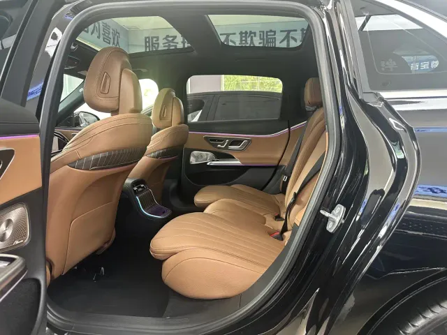 Mercedes-Benz E-Class — Фото автомобиля 7