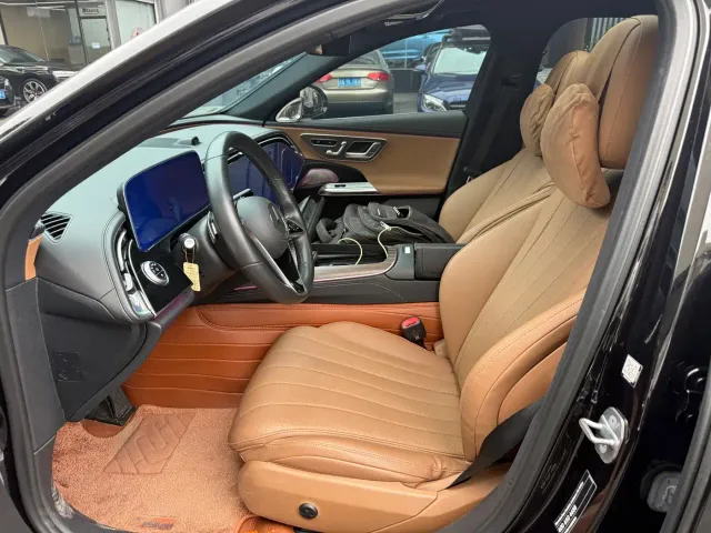 Mercedes-Benz E-Class — Фото автомобиля 3
