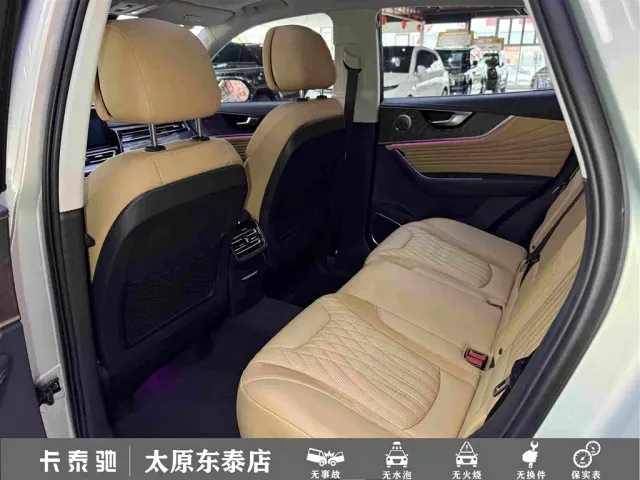 Hongqi HS5 — Фото автомобиля 25