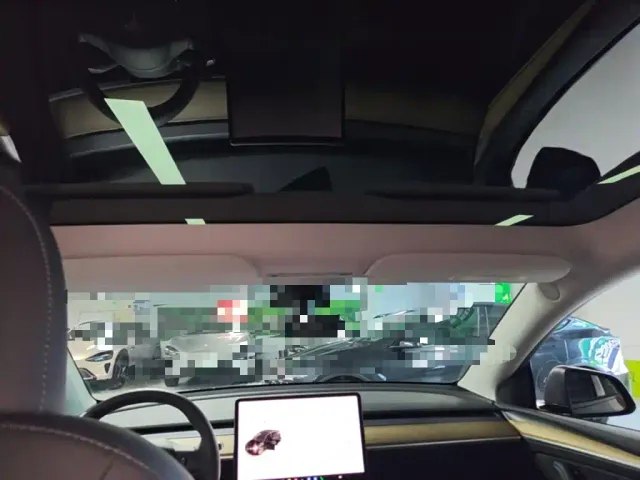 Tesla Model Y — Фото автомобиля 17