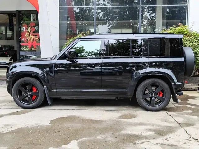 Land Rover Defender — Фото автомобиля 2
