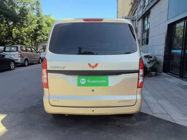 Wuling Hongguang V — Фото автомобиля 5