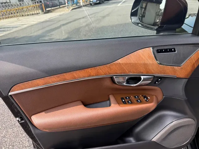 Volvo XC90 — Фото автомобиля 10