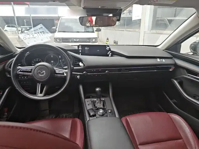 Mazda Axela — Фото автомобиля 9