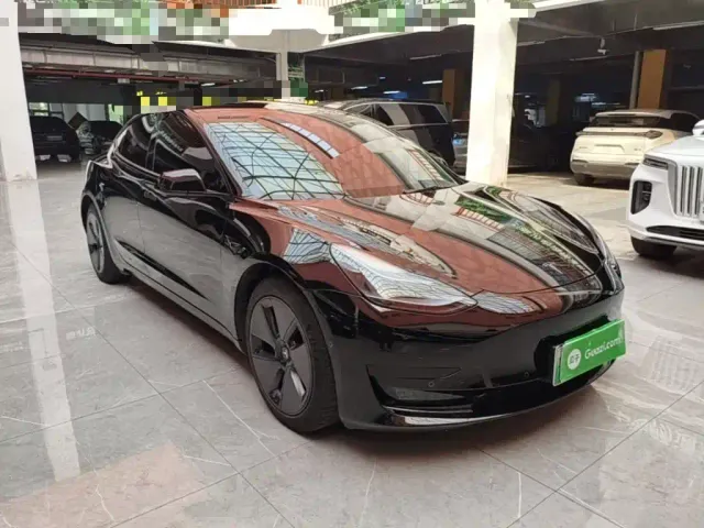 Tesla Model 3 — Фото автомобиля 3