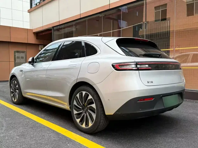 Aito M5 — Фото автомобиля 3