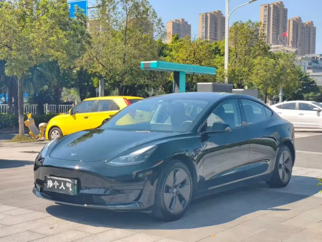 Фотография автомобиля — Tesla Model 3
