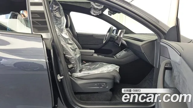 Tesla Model Y — Фото автомобиля 11
