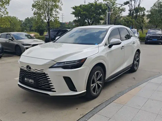 Фотография автомобиля — Lexus RX