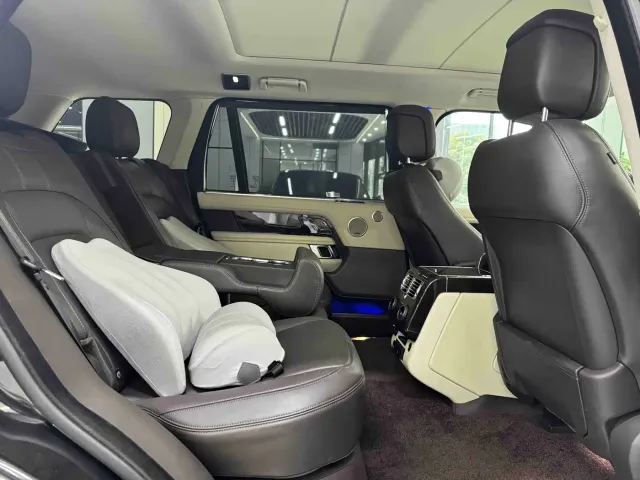Land Rover Range Rover 2021 3.0 L6 Heritage Extended Classic Edition — Фото автомобиля 11