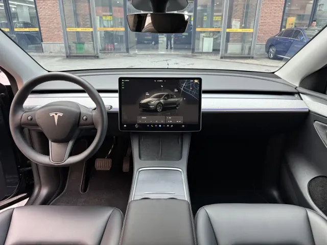 Tesla Model Y — Фото автомобиля 10