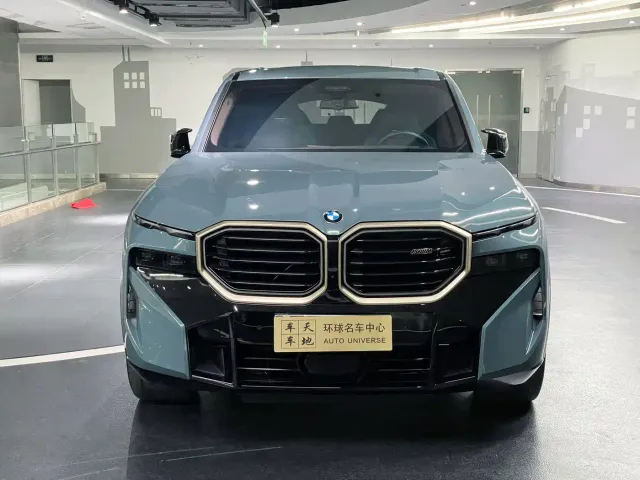 BMW XM — Фото автомобиля 2