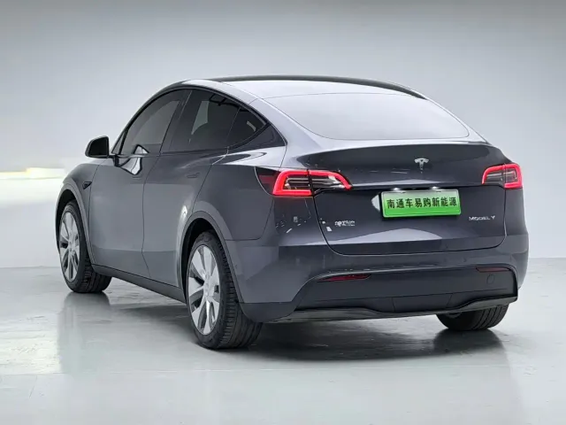Tesla Model Y — Фото автомобиля 16