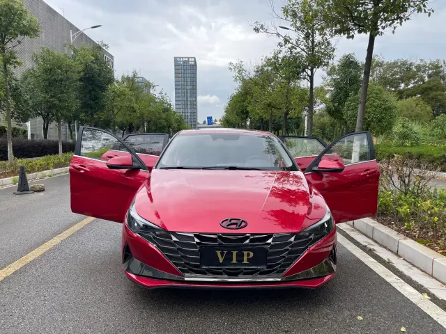 Hyundai Elantra — Фото автомобиля 15