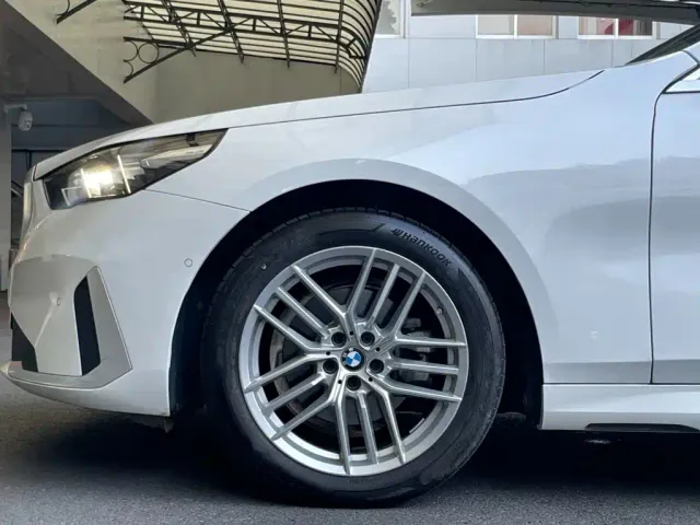 BMW BMW 5 Series 2024 525Li Luxury Package — Фото автомобиля 4