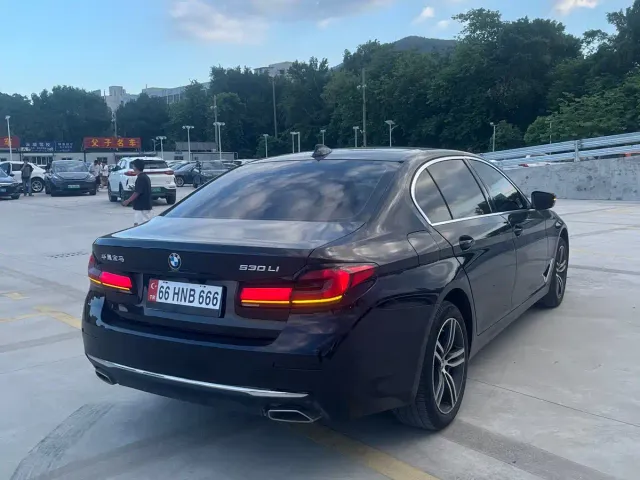 BMW 5 Series — Фото автомобиля 6