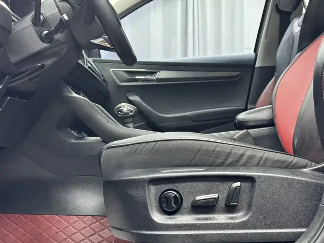 Skoda Karoq — Фото автомобиля 4