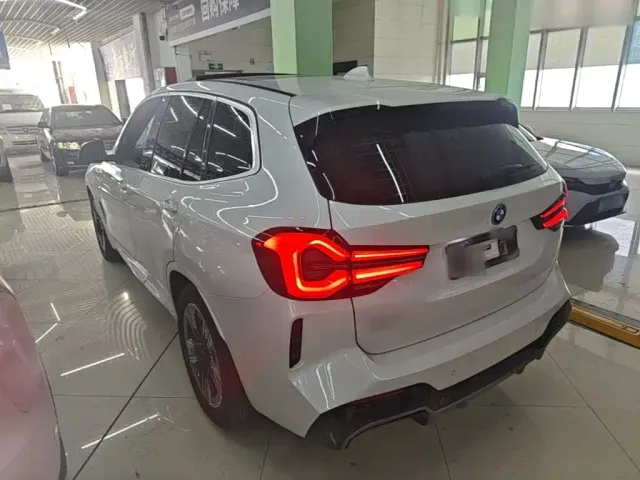 BMW iX3 — Фото автомобиля 4