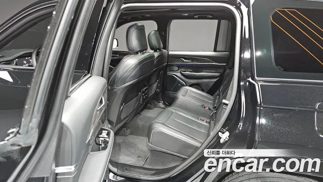 Jeep Cherokee Grand Cherokee(WL) 3.6 Overland — Фото автомобиля 11