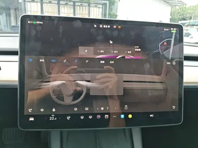 Tesla Model 3 — Фото автомобиля 8