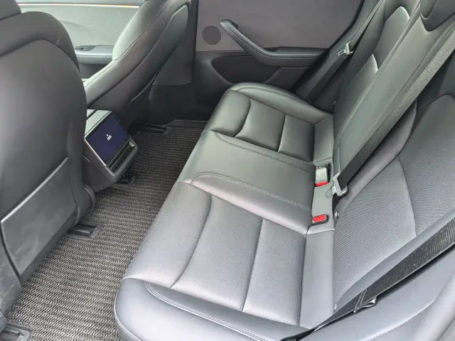 Tesla Model 3 — Фото автомобиля 6