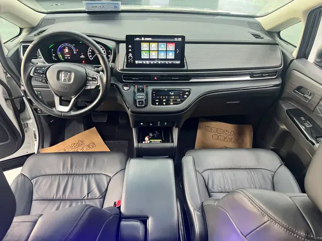 Honda Elysion — Фото автомобиля 6