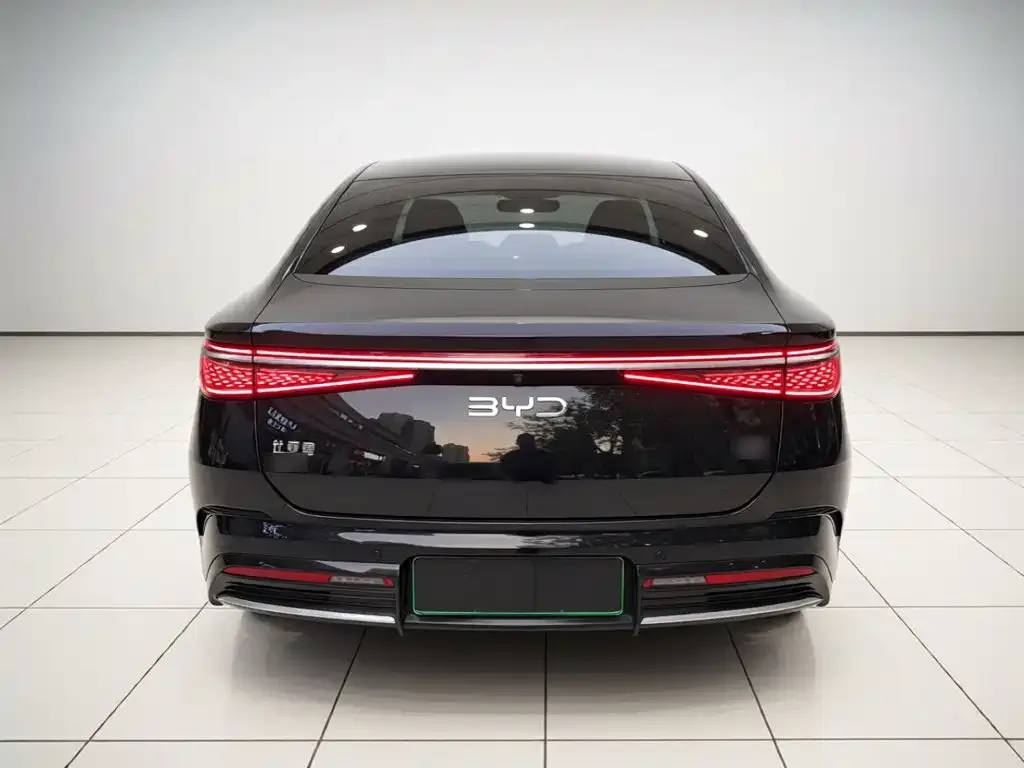 BYD Seal 2024 Glory Edition DM-i 1.5L 121km Luxury — Фото автомобиля 5