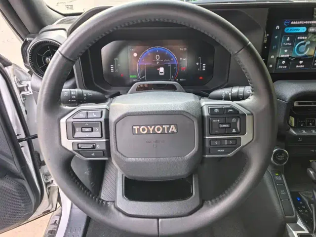 Toyota Prado — Фото автомобиля 6