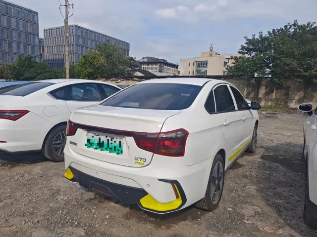Dongfeng Fengshen E70 — Фото автомобиля 4