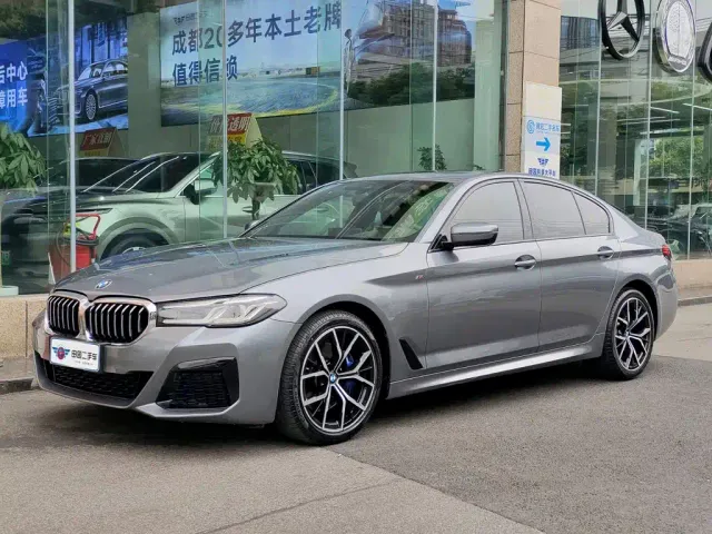 Фотография автомобиля — BMW 5 Series
