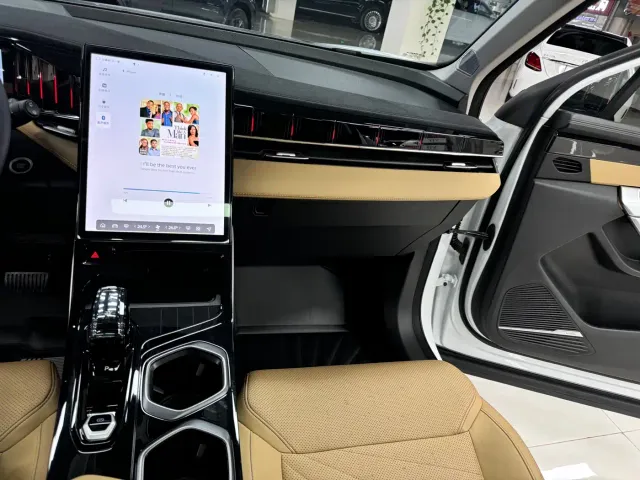 Geely Boyue L — Фото автомобиля 12