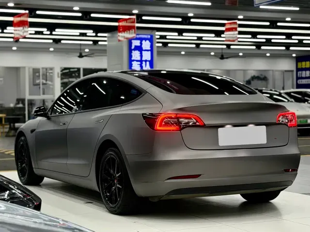 Tesla Model 3 — Фото автомобиля 4