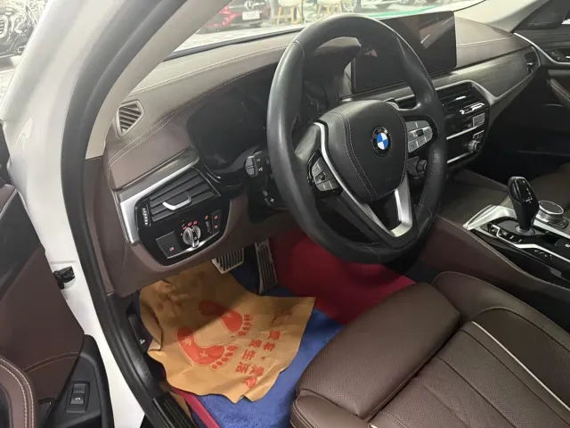 BMW 5 Series — Фото автомобиля 10