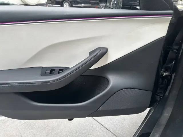 Tesla Model 3 — Фото автомобиля 6