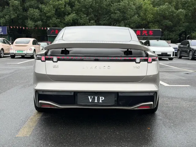 Lynk & Co Z10 — Фото автомобиля 5