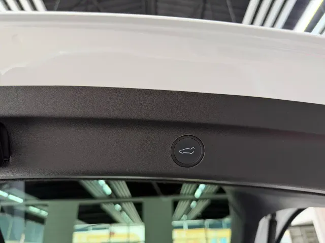 Tesla Model Y — Фото автомобиля 21
